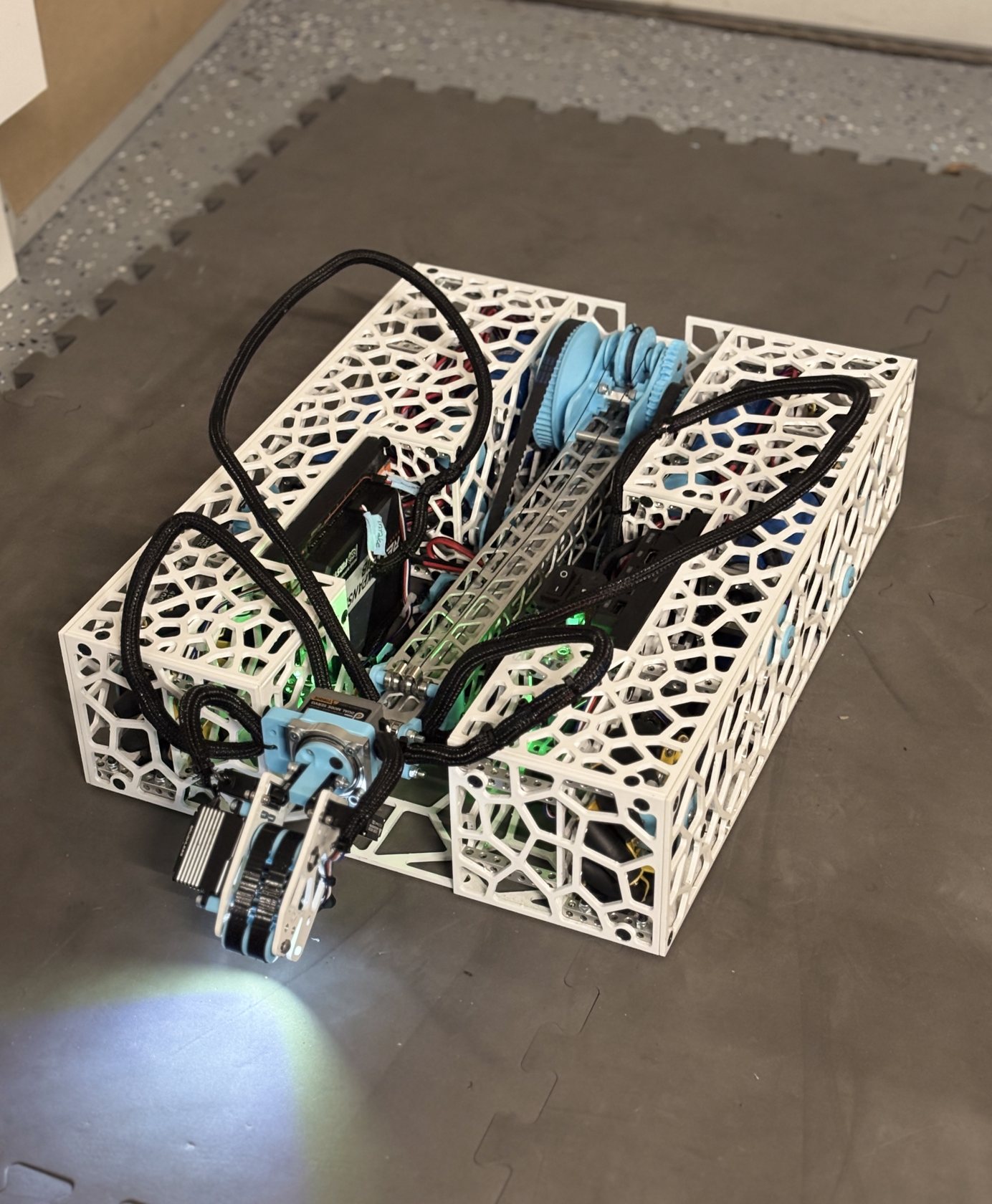 Boxy's finished chassis with drivetrain and coaxial arm